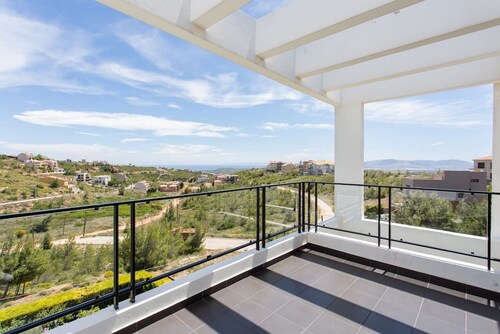 Mountain maissonette in Athens with breathtaking views. 