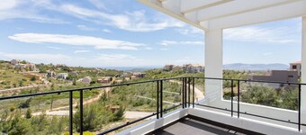 Mountain maissonette in Athens with breathtaking views. 