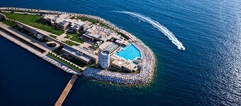 Fully Rental  Licensed, superbly Equipped Villa - Bar, Pool & Sea Views, Wifi.