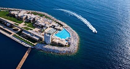 Fully Rental Licensed, superbly Equipped Villa - Bar, Pool & Sea Views, Wifi.