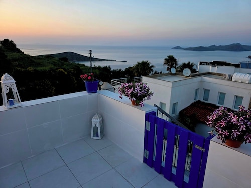 Fully Rental  Licensed, superbly Equipped Villa - Bar, Pool & Sea Views, Wifi.