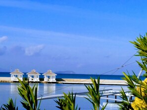 Una playa cerca, toallas de playa