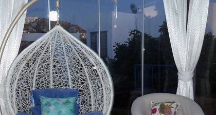 Hervorragend ausgestattet, Villa mit Bar, eigener Pool- und Meerblick, WLAN.
