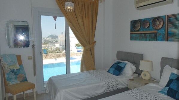 3 bedrooms, in-room safe, iron/ironing board, travel cot