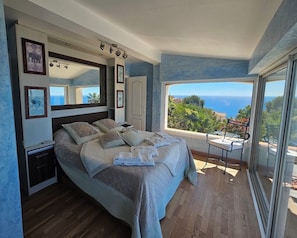 5 bedrooms, in-room safe, iron/ironing board, WiFi