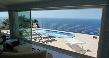 Le Coin de Paradis, luxury villa with sea view. Last minute offer