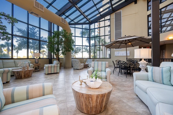 Smart TV, reproductor de DVD, libros, videoteca