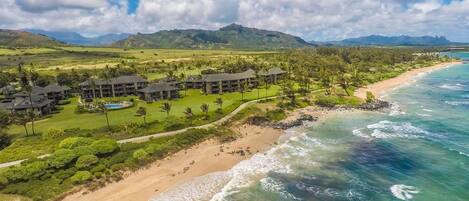 Plage, chaises longues, serviettes de plage