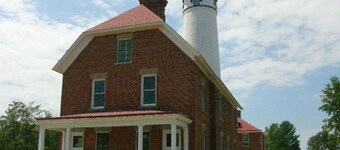 Hiker Hostel - Germfask - rent the entire floor! One dollar cleaning fee!