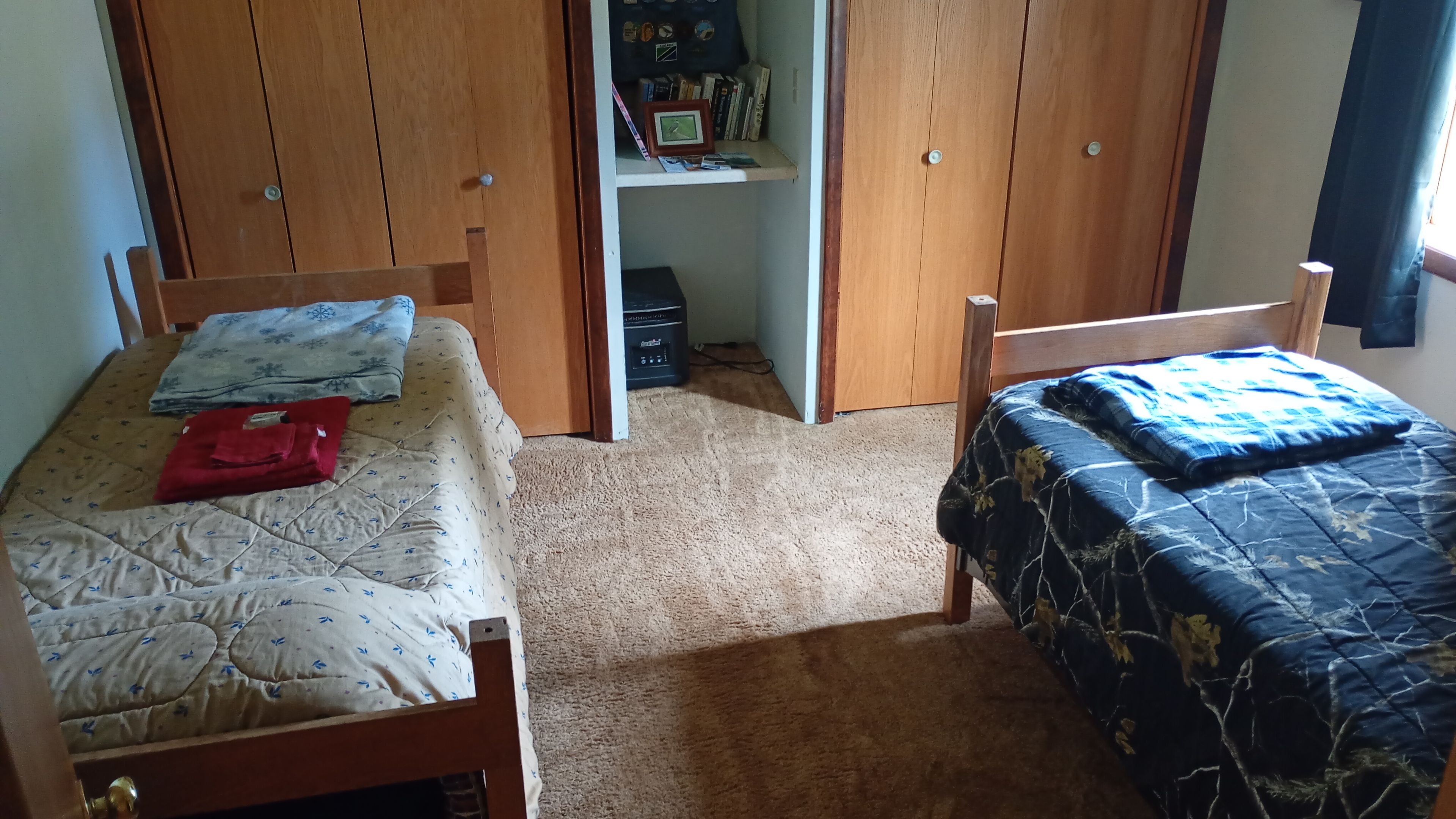 3 habitaciones, escritorio, tabla de planchar con plancha y wifi gratis 