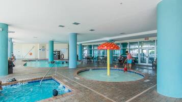 Piscina coperta, una piscina riscaldata