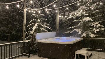 Tina de hidromasaje al aire libre