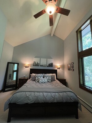 3 bedrooms, iron/ironing board, travel crib, free WiFi