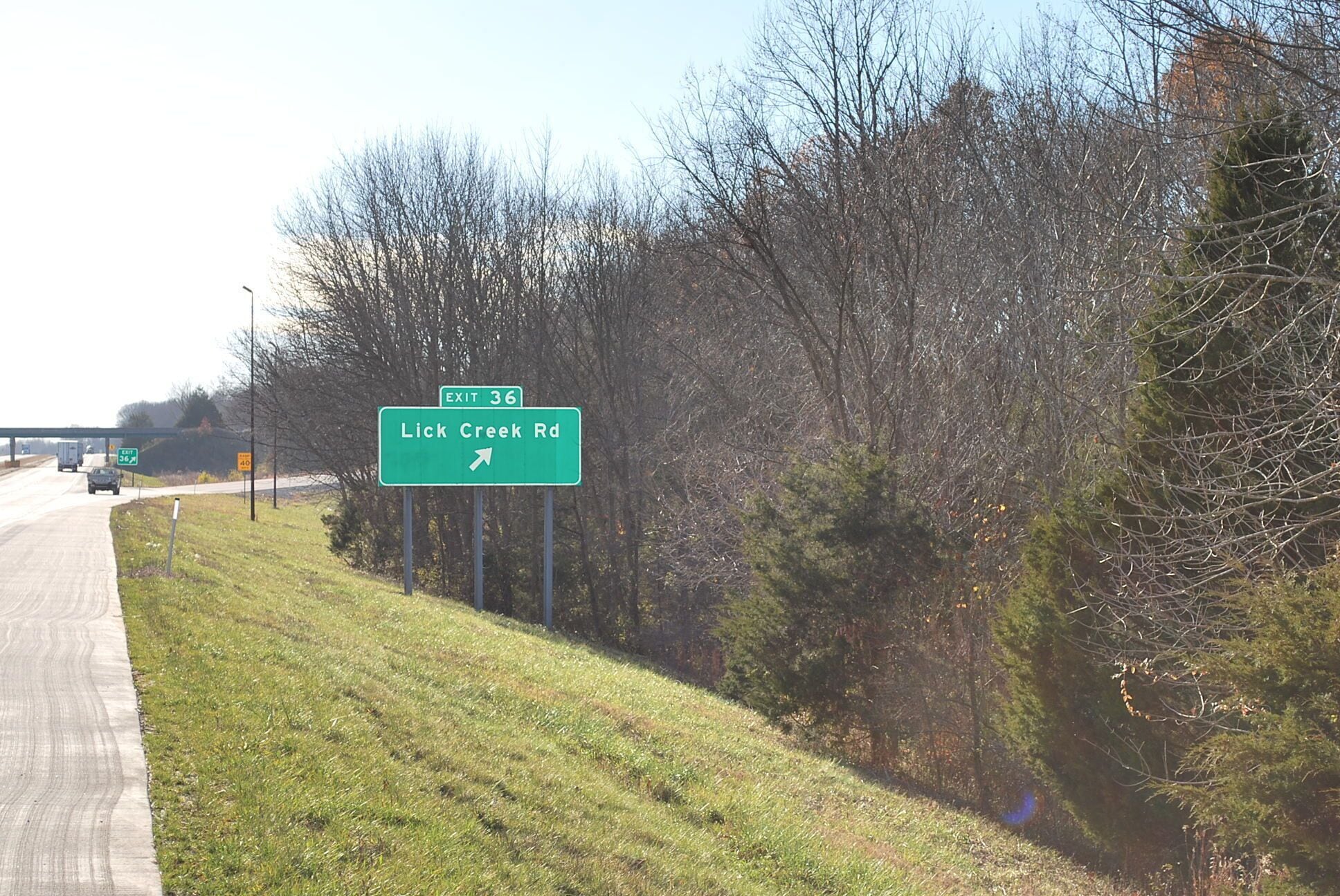 Autobahnausfahrt Schild für Lick Creek Rd.