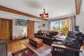 Smart TV, DVD player, books, offices