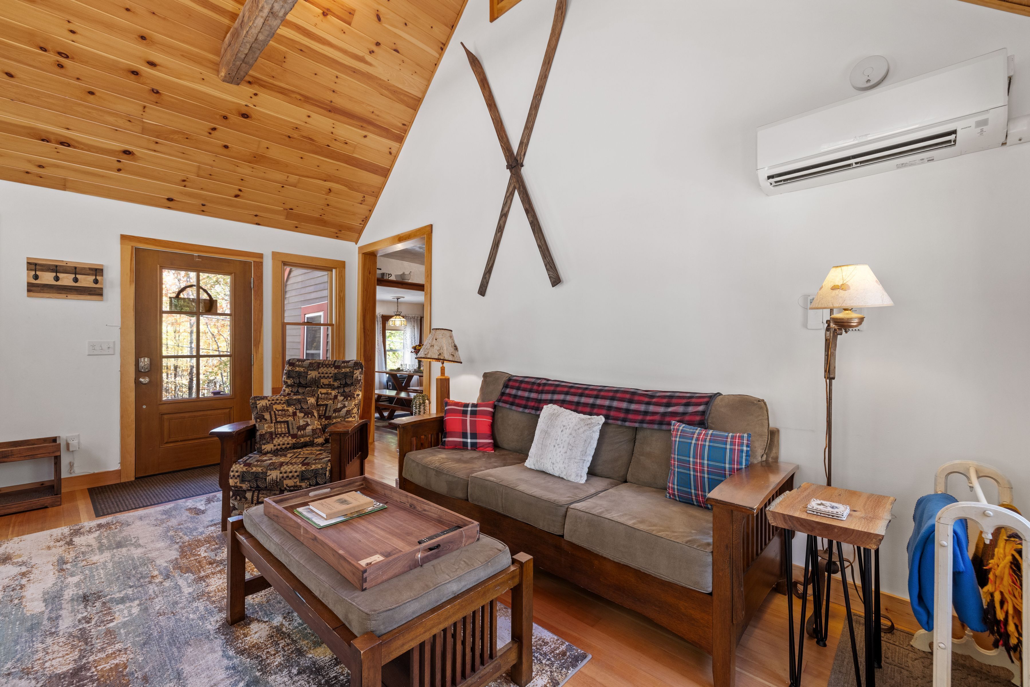 Smart TV, reproductor de DVD, libros y oficina 