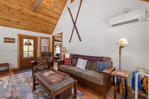 Smart TV, DVD player, books, offices