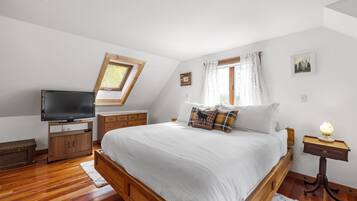 4 bedrooms, desk, iron/ironing board, free WiFi