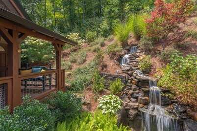 Train Caboose w/ Upscale Amenities Minutes to Waynesville & Asheville