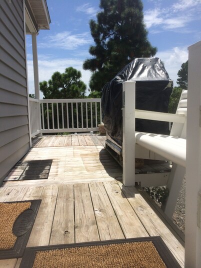 Escapada encantadora a 3 millas de la playa y el parque estatal, cerca de restaurantes y tiendas