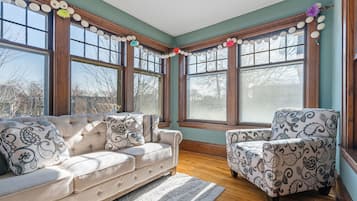 TV, DVD player, books, stereo