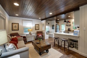 Smart TV, fireplace, video games, DVD player - Walk to Downtown Cashiers!CharmingSecluded Cottage w/Resort Access –Pet Friendly (Cashiers)