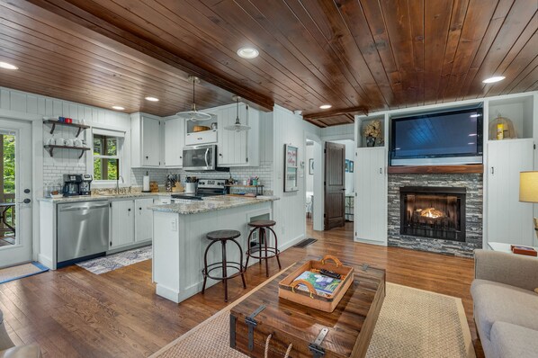 Fridge, microwave, oven, stovetop - Walk to Downtown Cashiers!CharmingSecluded Cottage w/Resort Access –Pet Friendly (Cashiers)