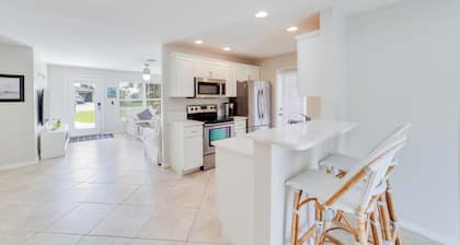 The Sonset Updates Throughout Private pool near Vanderbilt Beach &Delnor Wiggins