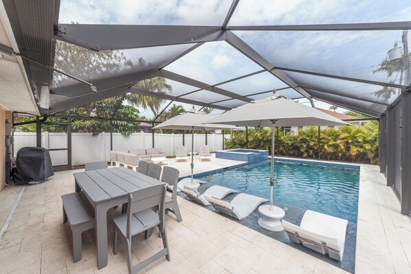 حمّام سباحة خارجي، حمّام سباحة مُدفَّأ