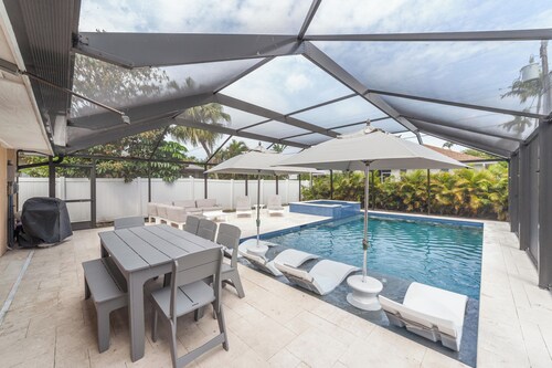 "The Sonset" -päivitykset koko ajan. Lähellä Vanderbiltin rantaa ja Delnor Wiggins Passia