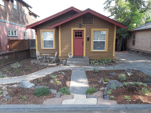 Wren's Nest Updated Historic Home In The Heart Of Bend.