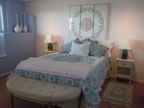 2 makuuhuonetta, työpöytä, silitysrauta/-lauta, ilmainen Wi-Fi