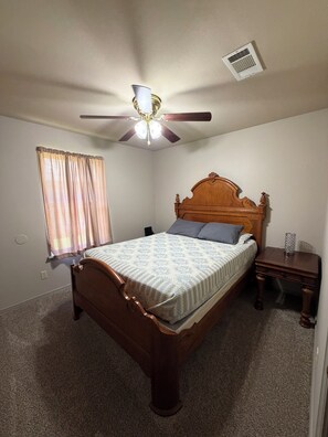 3 bedrooms, iron/ironing board, free WiFi, bed sheets