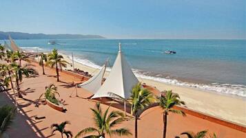 Ubicación a pie de playa, tumbonas y toallas de playa