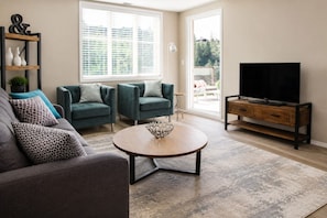Smart-TV, Kamin, Videothek