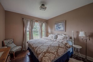 3 bedrooms, iron/ironing board, travel cot, WiFi