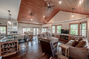 Smart TV, fireplace, DVD player, books