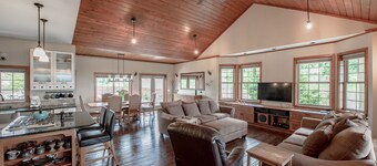 Schönes Haus plus private Wohnung, nur 6 Meilen von Hood River!