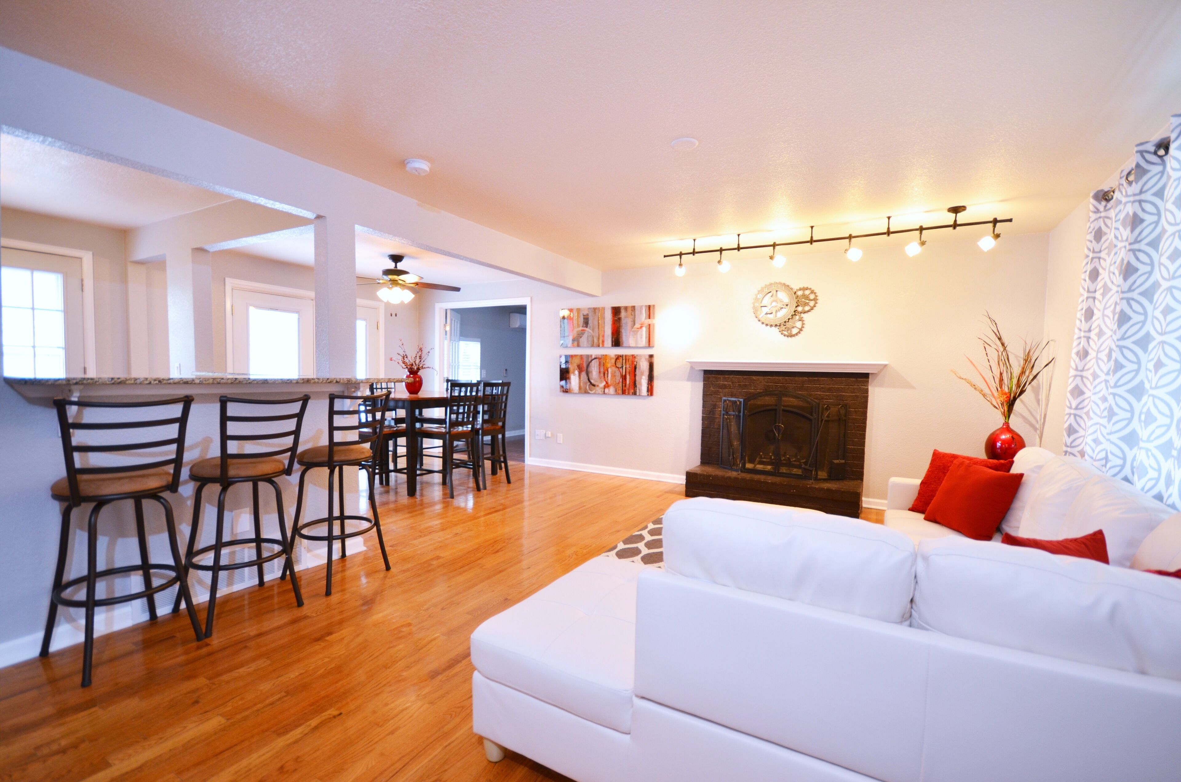 5 bdrm Near Belmar: dining, shops, & entertainment! Red Rocks/Downtown/Mtns!