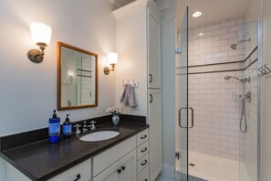 Combined shower/bathtub, hair dryer, towels, soap