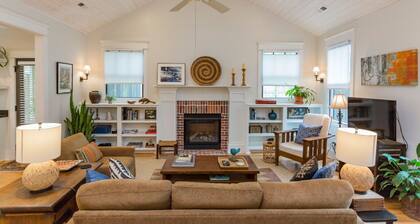 12 South luxury guest cottage offers comfort and a great location!