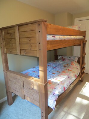 3 bedrooms, desk, iron/ironing board, travel crib