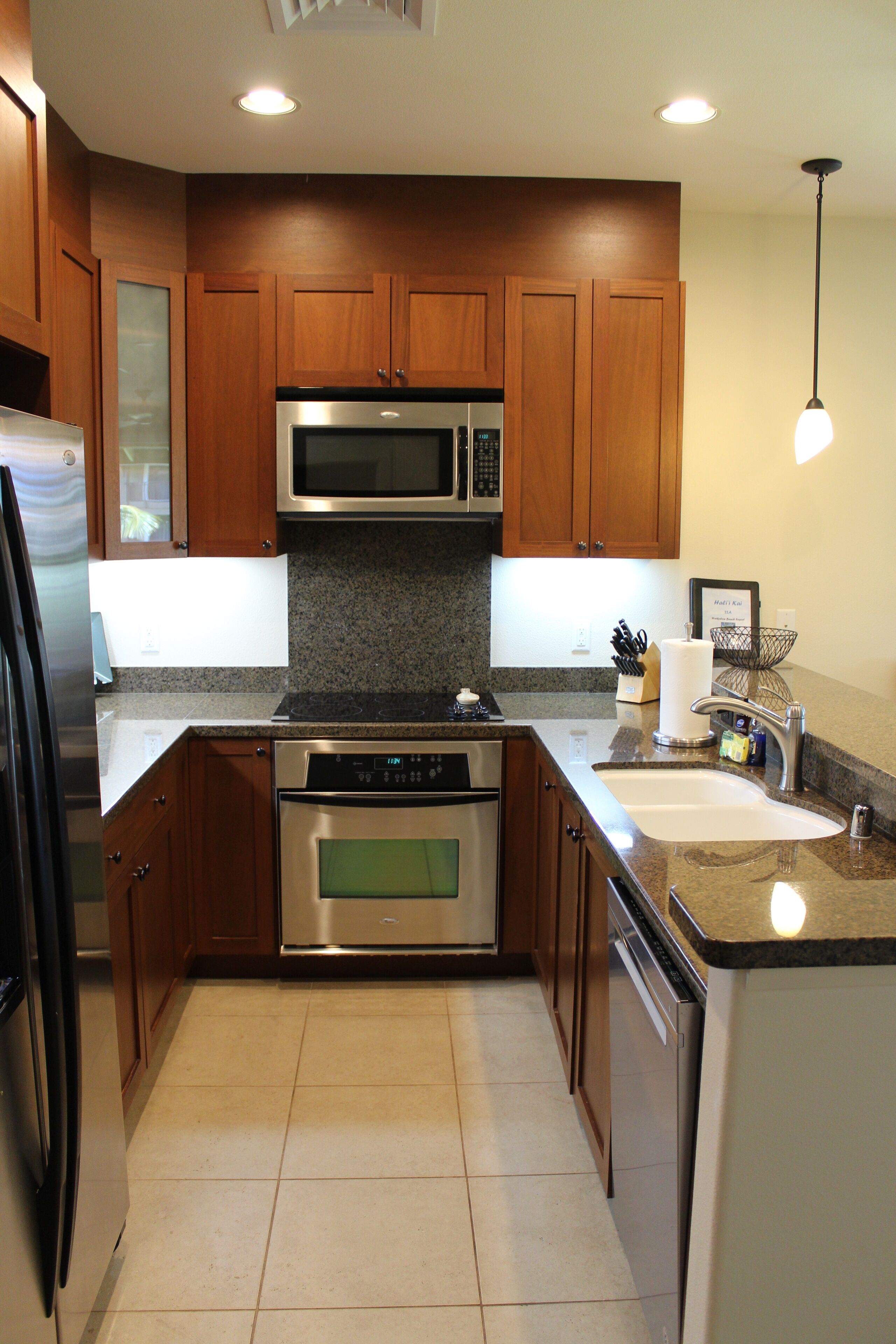 Frigorífic, microones, forn i placa de cuina 