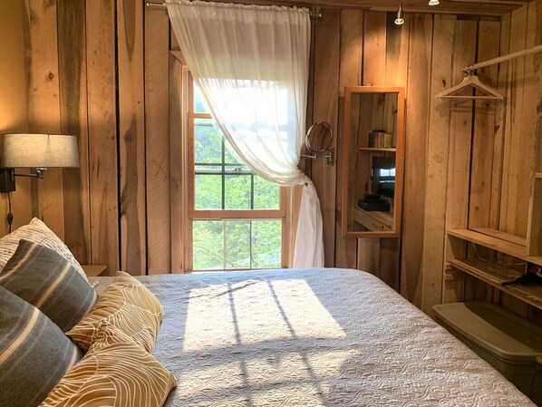 2 chambres, coffres-forts dans les chambres, bureau