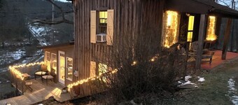 Rustic, Artsy & Cozy Getaway Cabin in Laurel Highlands- minutes from Ligonier 