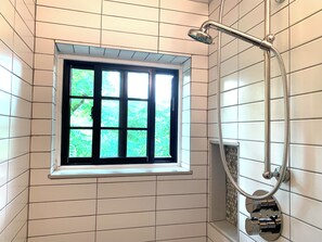 Shower, hair dryer, towels, soap - Rustic, Artsy & Cozy Getaway Cabin in Laurel Highlands- minutes from Ligonier  (Ligonier)