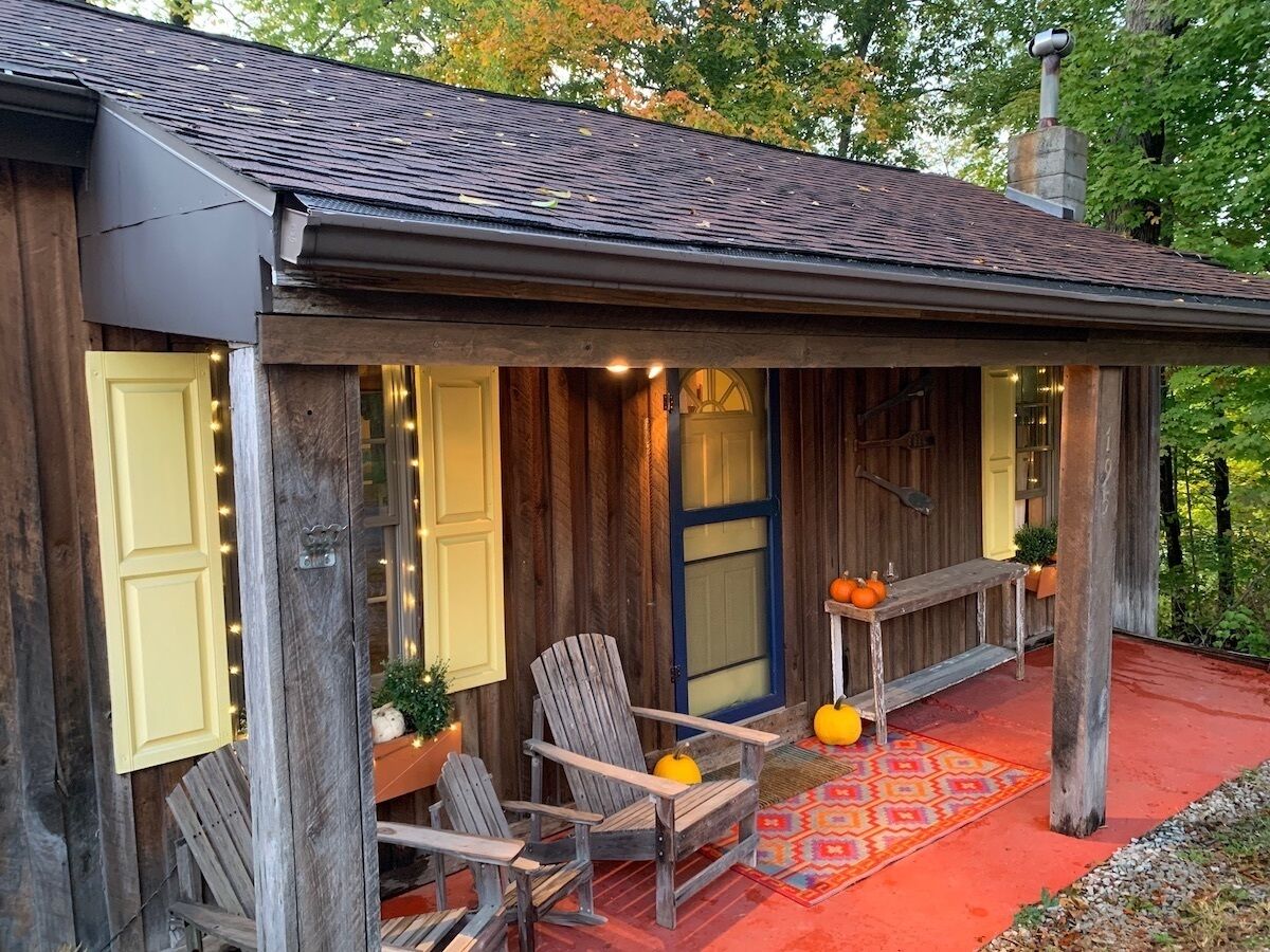 Rustic, Artsy & Cozy Getaway Cabin in Laurel Highlands- minutes from Ligonier in Greensburg, United States