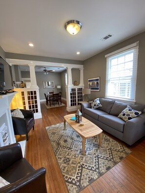 Smart TV, fireplace