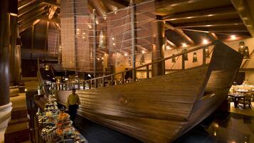 3 restaurants, breakfast served