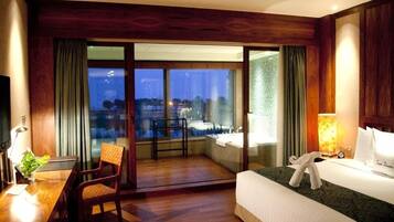 Superior Double Room, Lake View | Minibar, in-room safe, desk, soundproofing